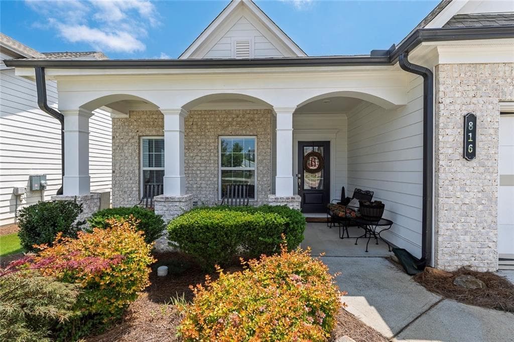 3 bedroom, 3 bathroom, 2,837 sq ft single family residence under contract at 816 Spruce Avenue, Canton, GA 30114 — photo 2
