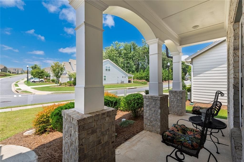 3 bedroom, 3 bathroom, 2,837 sq ft single family residence under contract at 816 Spruce Avenue, Canton, GA 30114 — photo 3