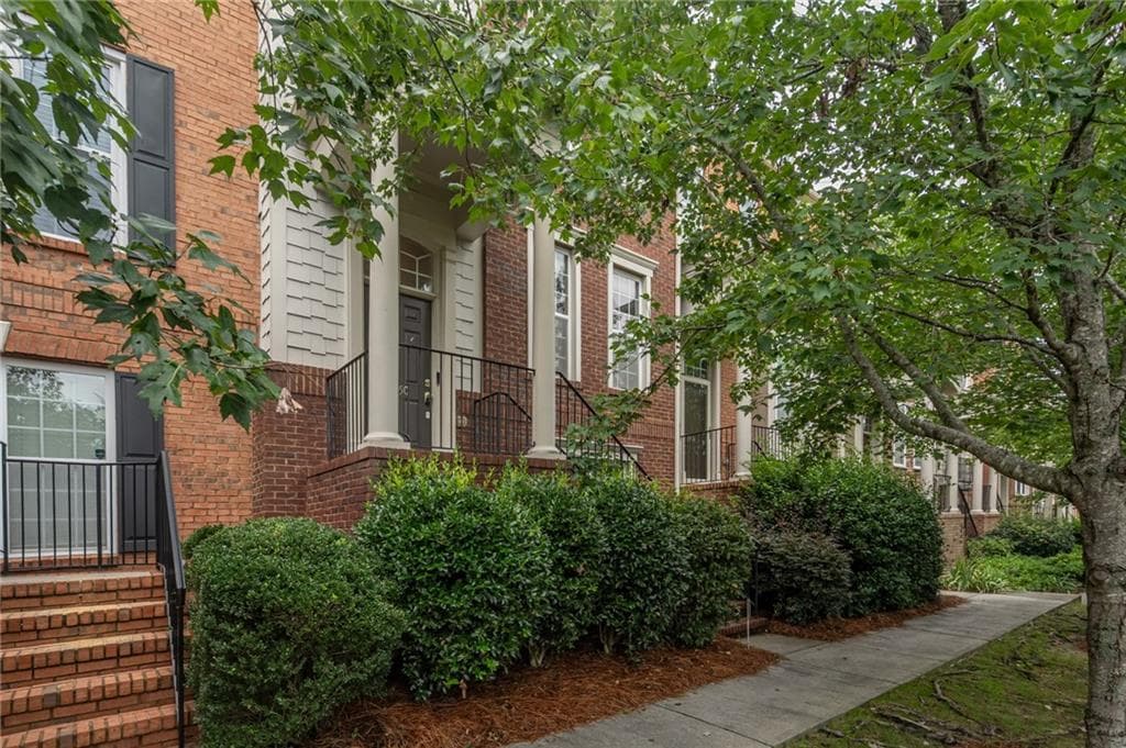 3 bedroom, 4 bathroom, 2,268 sq ft townhouse for sale at 2450 Natoma Court 11, Smyrna, GA 30080 — photo 3