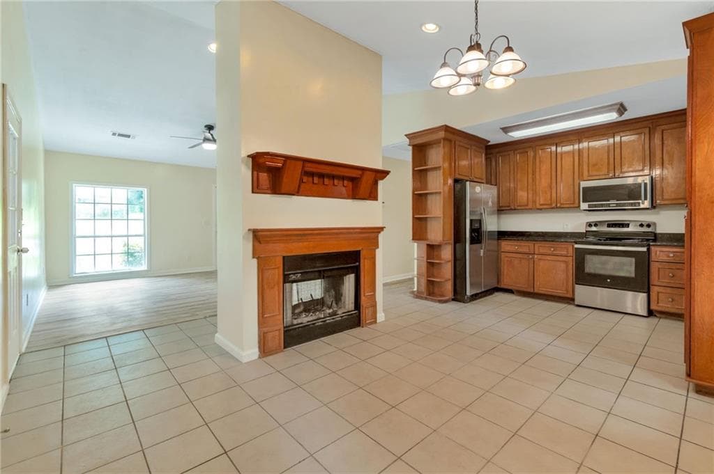 3 bedroom, 2 bathroom, 1,320 sq ft single family residence under contract at 4184 Indian Forest Road, Stone Mountain, GA 30083 — photo 6