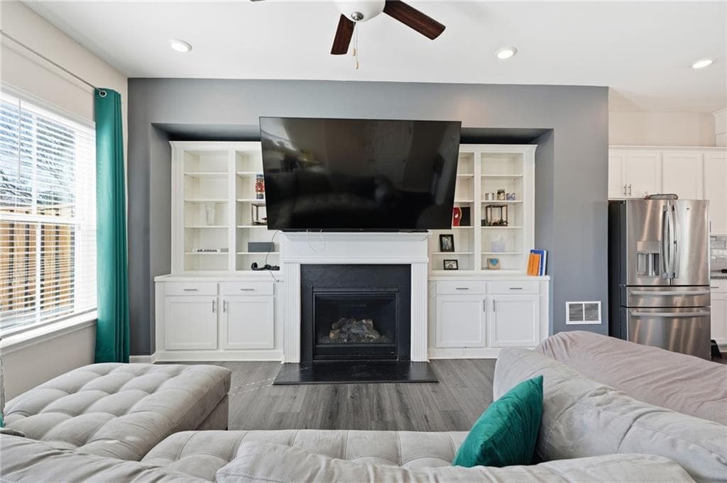 3 bedroom, 4 bathroom, 2,290 sq ft townhouse for sale at 3317 Park Pointe Circle, Scottdale, GA 30079 — photo 3