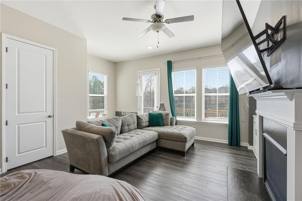3 bedroom, 4 bathroom, 2,290 sq ft townhouse for sale at 3317 Park Pointe Circle, Scottdale, GA 30079 — photo 4