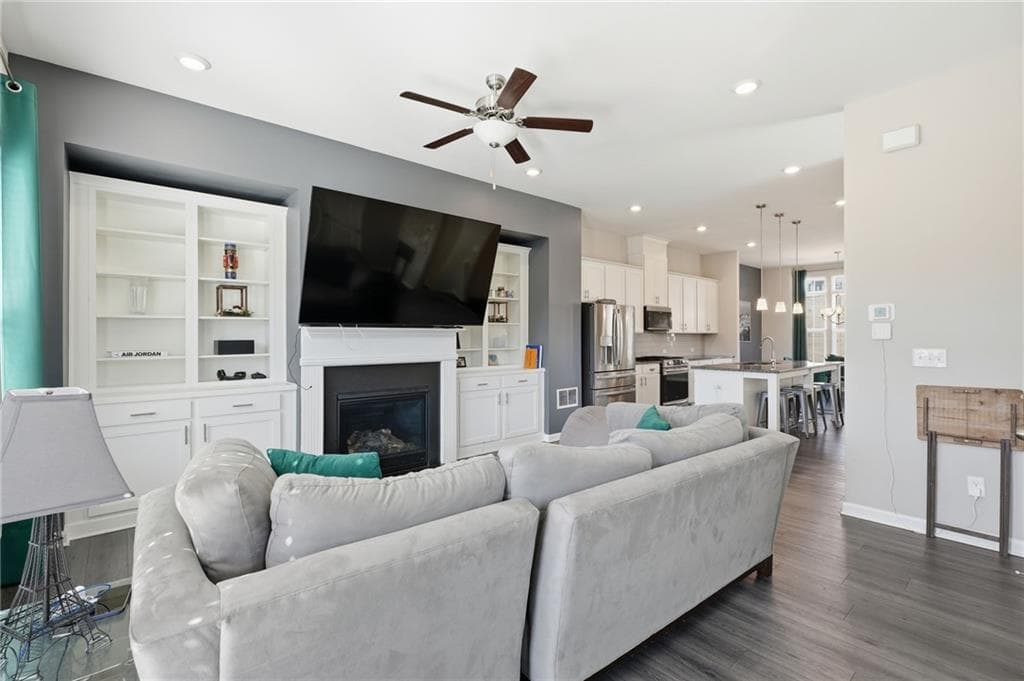 3 bedroom, 4 bathroom, 2,290 sq ft townhouse for sale at 3317 Park Pointe Circle, Scottdale, GA 30079 — photo 6