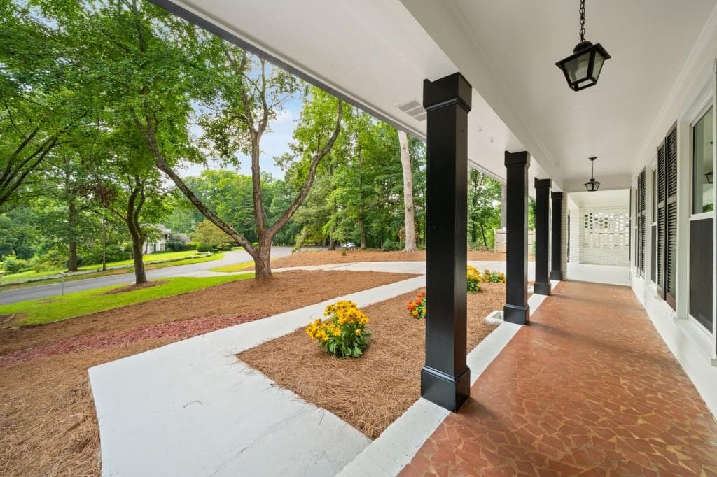 4 bedroom, 3 bathroom, 2,040 sq ft single family residence for sale at 1415 Driftwood Court, Roswell, GA 30075 — photo 4