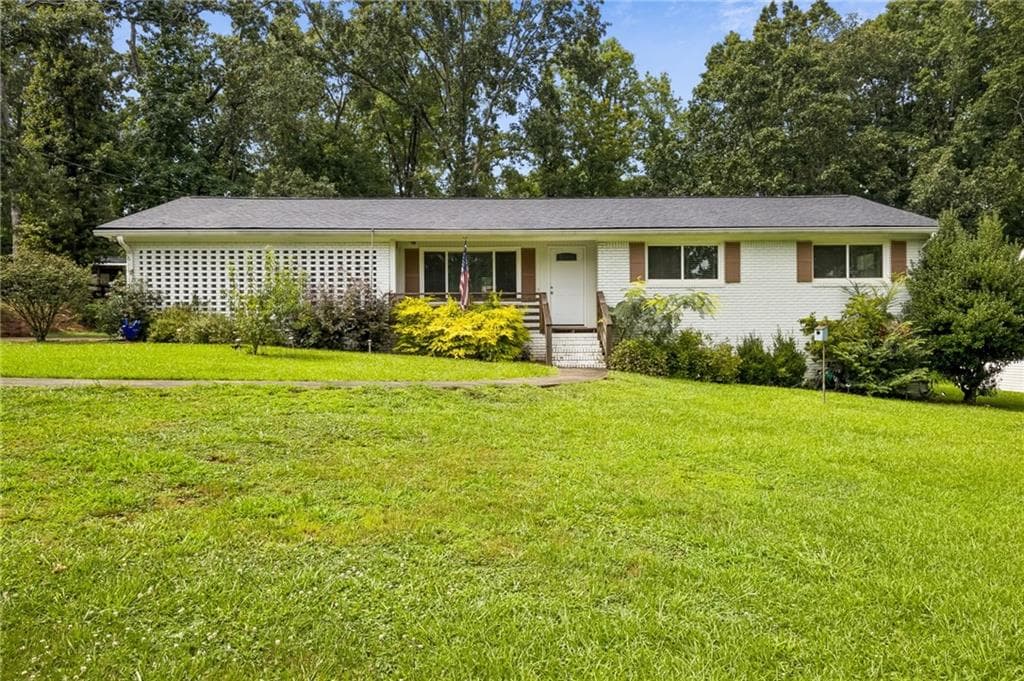 3 bedroom, 2 bathroom, 1,344 sq ft single family residence for sale at 1331 Owen Circle, Buford, GA 30518 — photo 1 of 49
