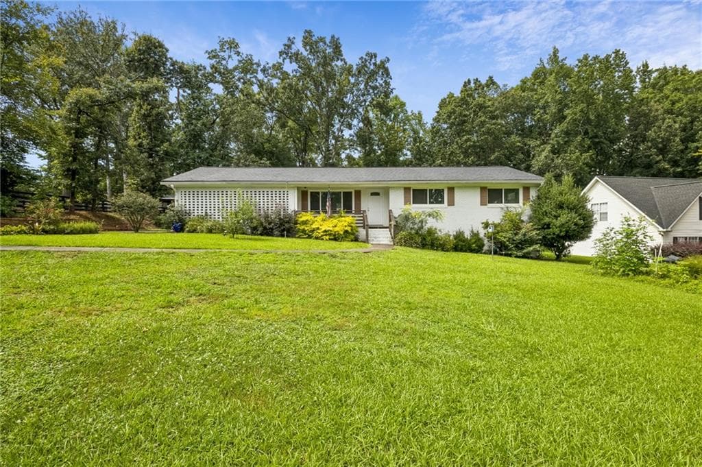 3 bedroom, 2 bathroom, 1,344 sq ft single family residence for sale at 1331 Owen Circle, Buford, GA 30518 — photo 2