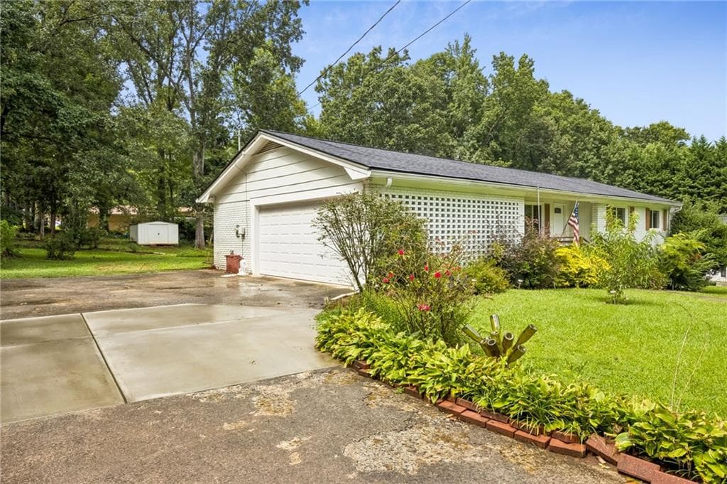 3 bedroom, 2 bathroom, 1,344 sq ft single family residence for sale at 1331 Owen Circle, Buford, GA 30518 — photo 5