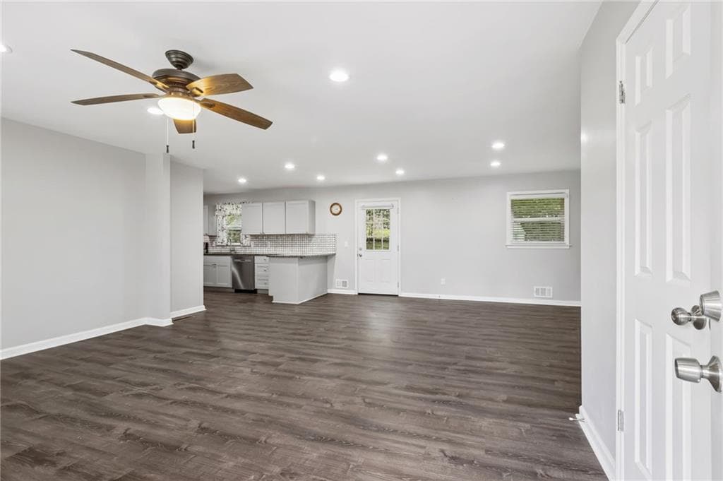 3 bedroom, 2 bathroom, 1,344 sq ft single family residence for sale at 1331 Owen Circle, Buford, GA 30518 — photo 6