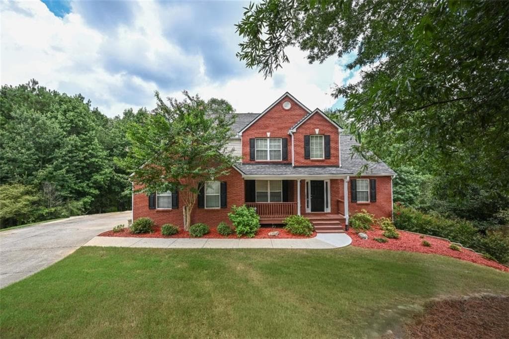 4 bedroom, 3 bathroom, 2,403 sq ft home for sale at 529 Plantation Creek Drive, Loganville, GA