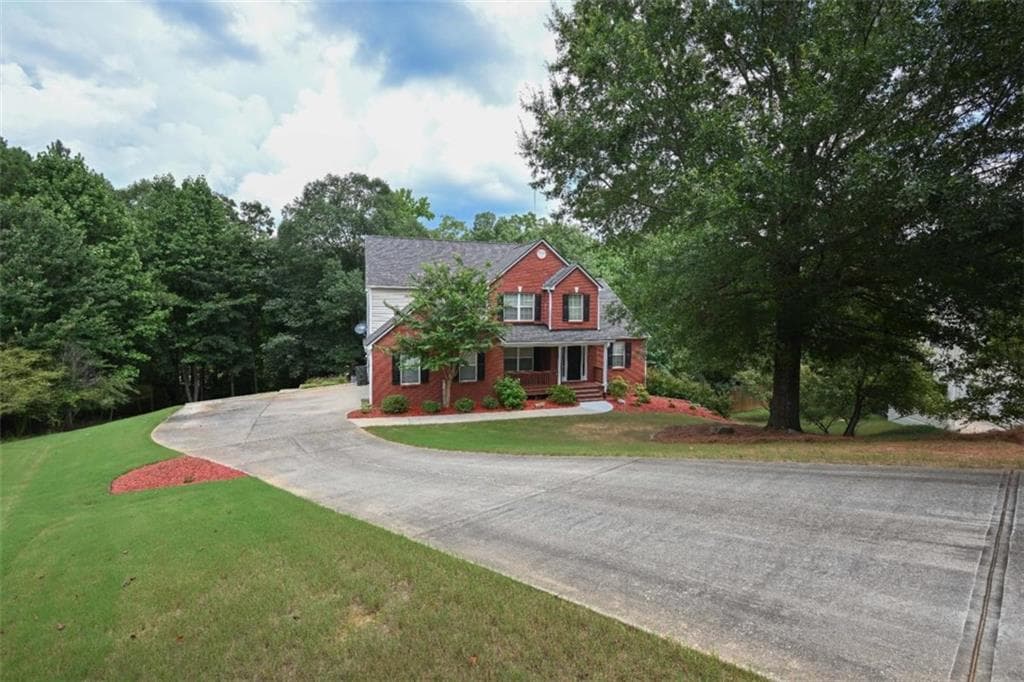 4 bedroom, 3 bathroom, 2,403 sq ft single family residence for sale at 529 Plantation Creek Drive, Loganville, GA 30052 — photo 2