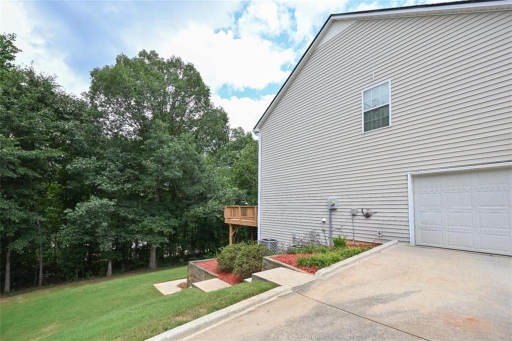 4 bedroom, 3 bathroom, 2,403 sq ft single family residence for sale at 529 Plantation Creek Drive, Loganville, GA 30052 — photo 5