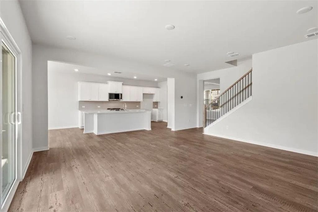 5 bedroom, 4 bathroom, 3,403 sq ft single family residence for sale at 5590 Rosehall Place, South Fulton, GA 30349 — photo 5