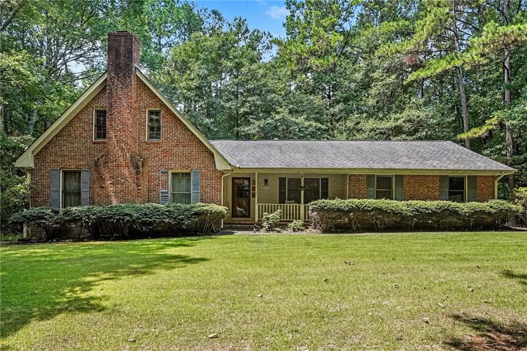 3 bedroom, 3 bathroom, 2,902 sq ft single family residence under contract at 112 Singletree, Stockbridge, GA 30281