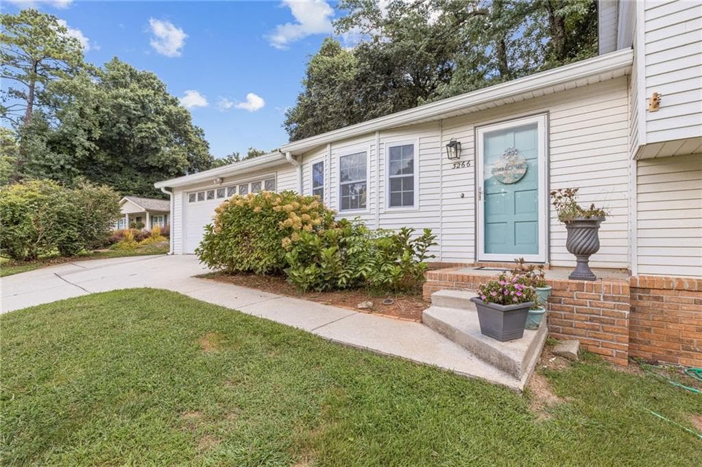 4 bedroom, 3 bathroom, 1,763 sq ft single family residence under contract at 3266 Alcazar Drive, Lilburn, GA 30047 — photo 2
