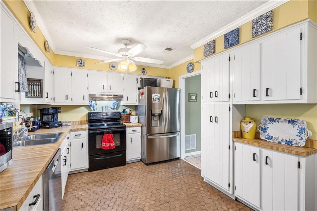 4 bedroom, 3 bathroom, 1,763 sq ft single family residence under contract at 3266 Alcazar Drive, Lilburn, GA 30047 — photo 6