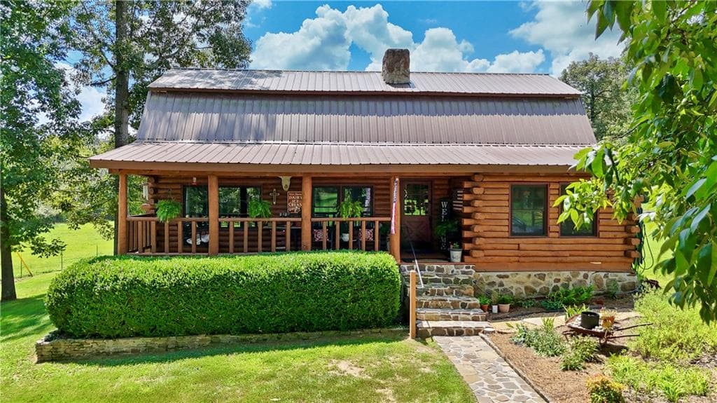 3 bedroom, 2 bathroom, 1,596 sq ft single family residence for sale at 527 Beason Road, Calhoun, GA 30701