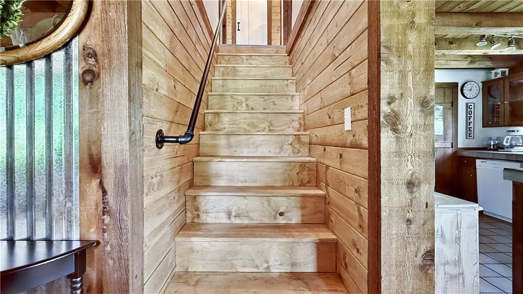 3 bedroom, 2 bathroom, 1,596 sq ft single family residence for sale at 527 Beason Road, Calhoun, GA 30701 — photo 6