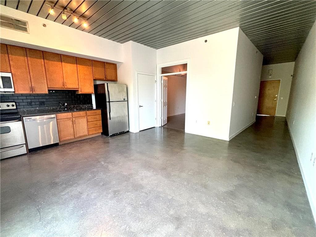 1 bedroom, 1 bathroom, 722 sq ft condominium for rent at 620 Glen Iris Drive 416, Atlanta, GA 30308 for $1,795 a month — photo 2