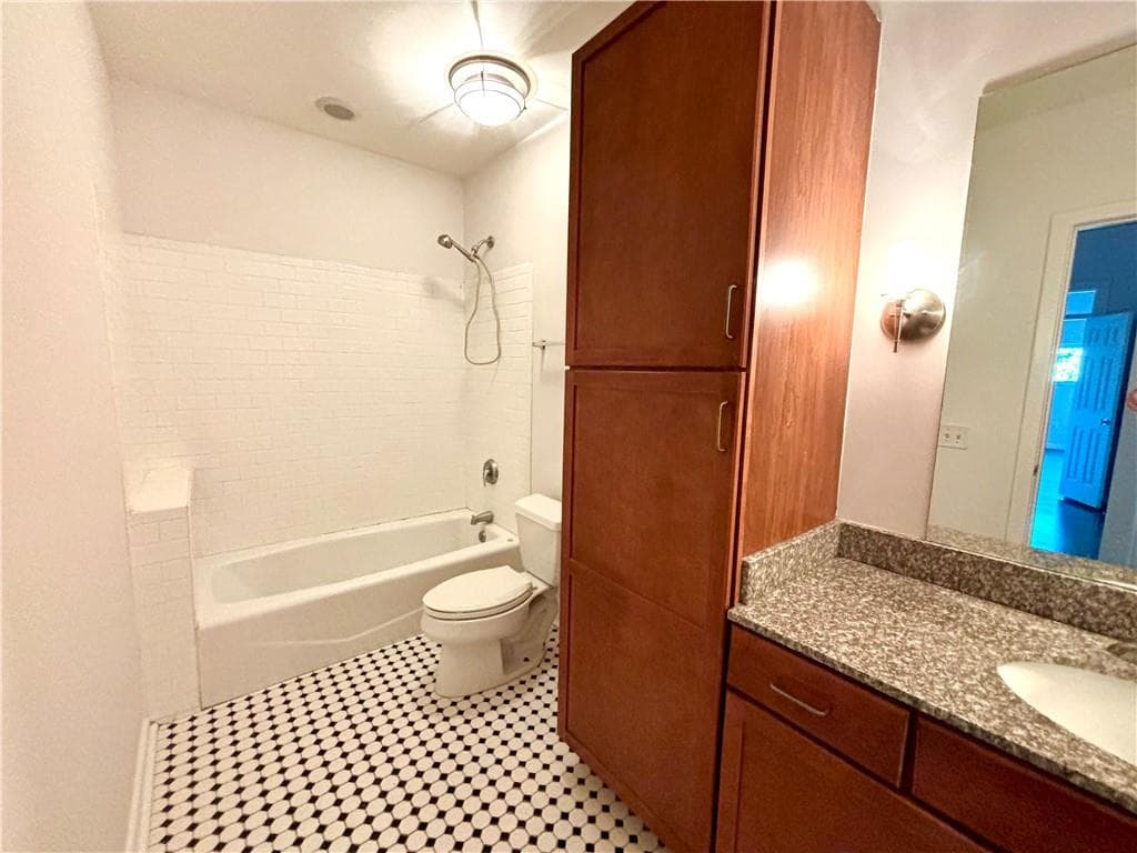 1 bedroom, 1 bathroom, 722 sq ft condominium for rent at 620 Glen Iris Drive 416, Atlanta, GA 30308 for $1,795 a month — photo 9