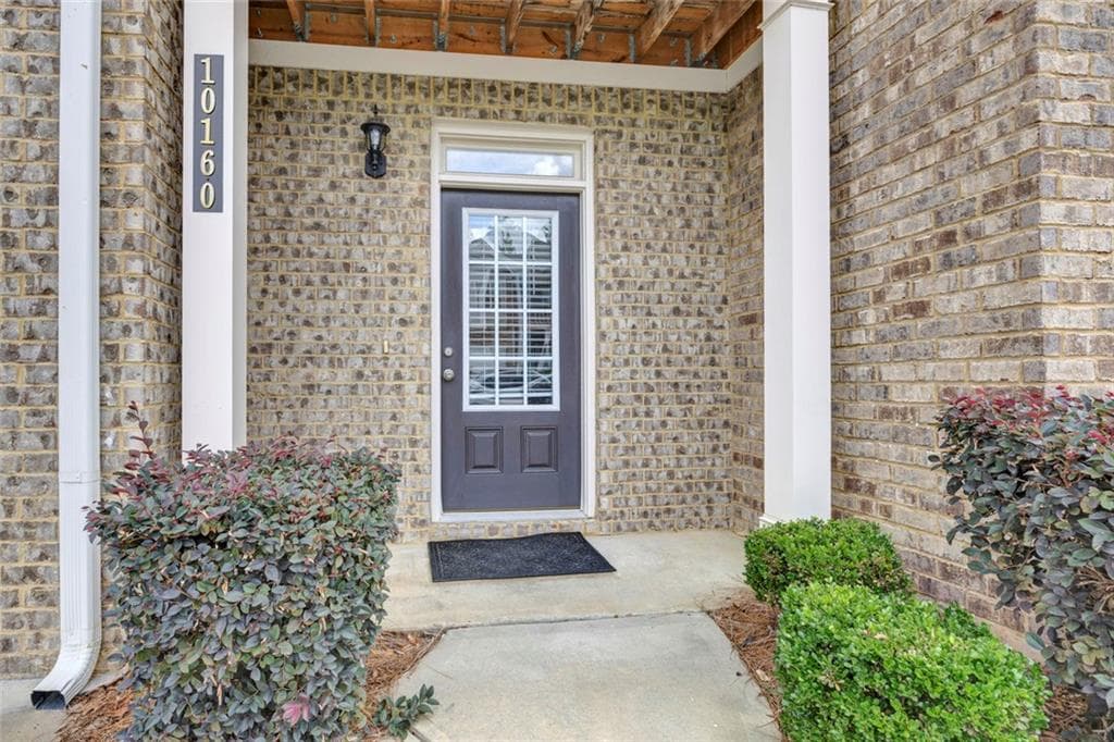 2 bedroom, 3 bathroom, 1,680 sq ft townhouse for sale at 10160 Benton Woods Drive, Covington, GA 30014 — photo 2