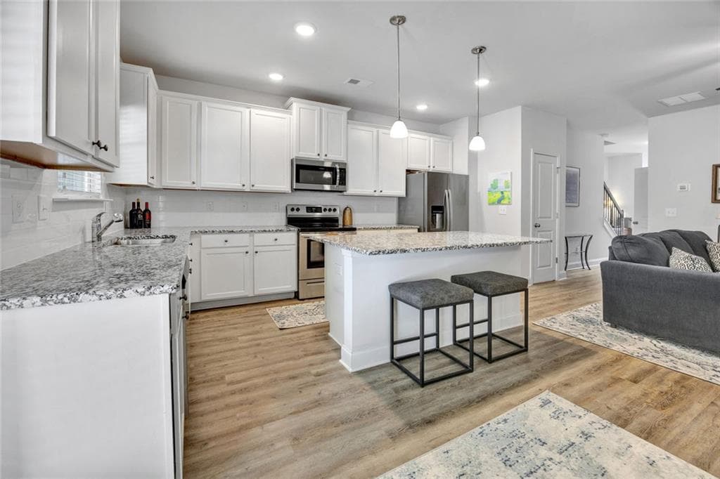 2 bedroom, 3 bathroom, 1,680 sq ft townhouse for sale at 10160 Benton Woods Drive, Covington, GA 30014 — photo 6