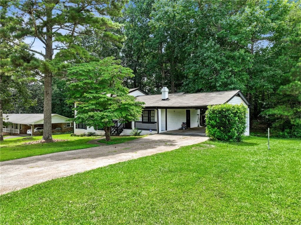 3 bedroom, 3 bathroom, 2,141 sq ft single family residence for sale at 3918 Sherwood Drive, Douglasville, GA 30135 — photo 2