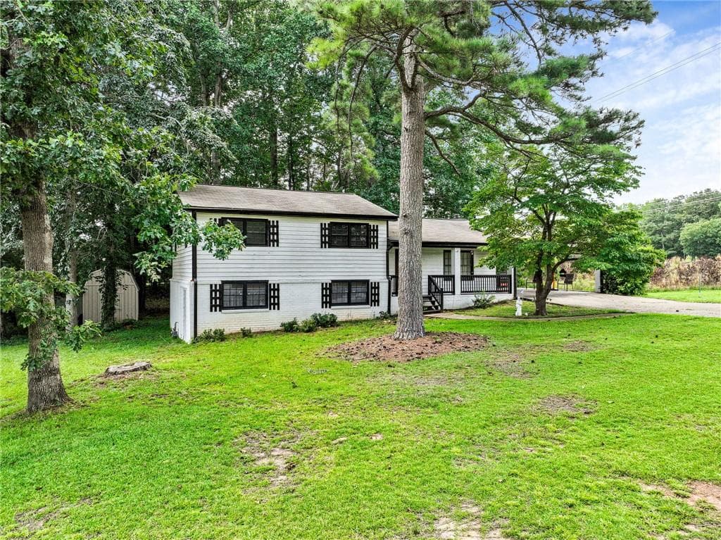3 bedroom, 3 bathroom, 2,141 sq ft single family residence for sale at 3918 Sherwood Drive, Douglasville, GA 30135 — photo 3