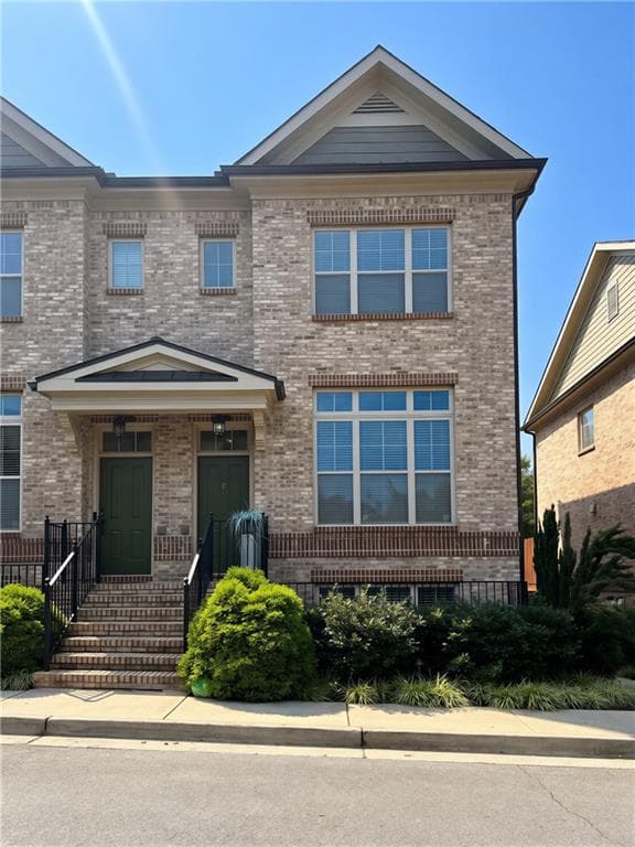 3 bedroom, 4 bathroom, 2,050 sq ft townhouse for rent at 1207 Lavista Circle, Atlanta, GA 30324 for $3,490 a month — photo 1 of 25