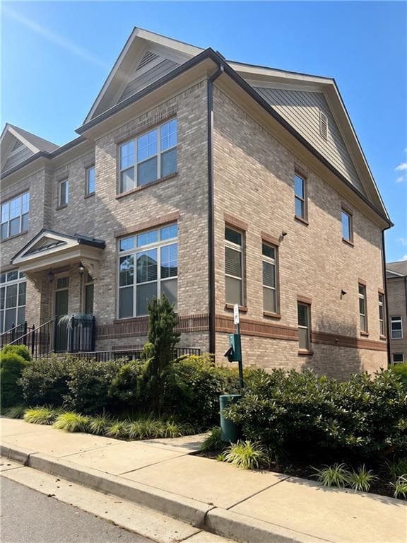 3 bedroom, 4 bathroom, 2,050 sq ft townhouse for rent at 1207 Lavista Circle, Atlanta, GA 30324 for $3,490 a month — photo 2