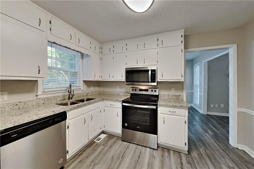 3 bedroom, 4 bathroom, 2,184 sq ft single family residence for rent at 1285 Grayland Hills Drive, Lawrenceville, GA 30046 for $2,240 a month — photo 6