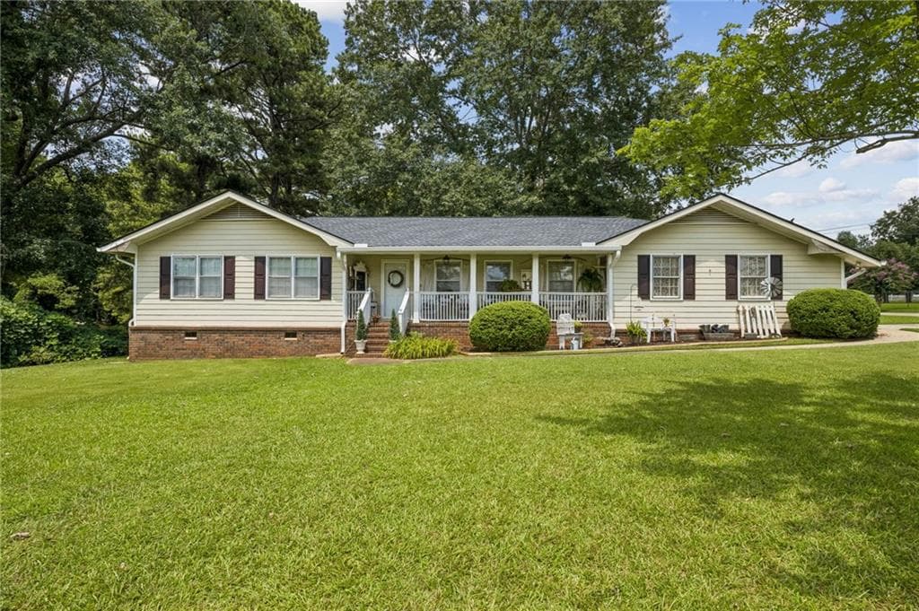 3 bedroom, 2 bathroom, 1,527 sq ft single family residence for sale at 4231 Hamilton Mill Road, Buford, GA 30519