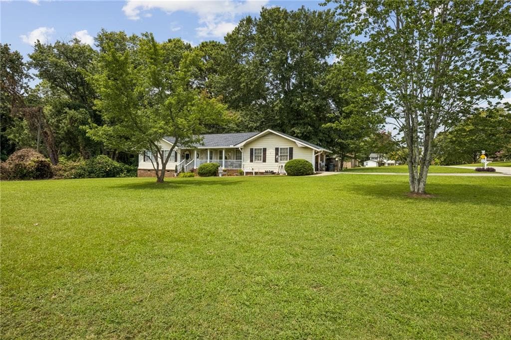 3 bedroom, 2 bathroom, 1,527 sq ft single family residence for sale at 4231 Hamilton Mill Road, Buford, GA 30519 — photo 3