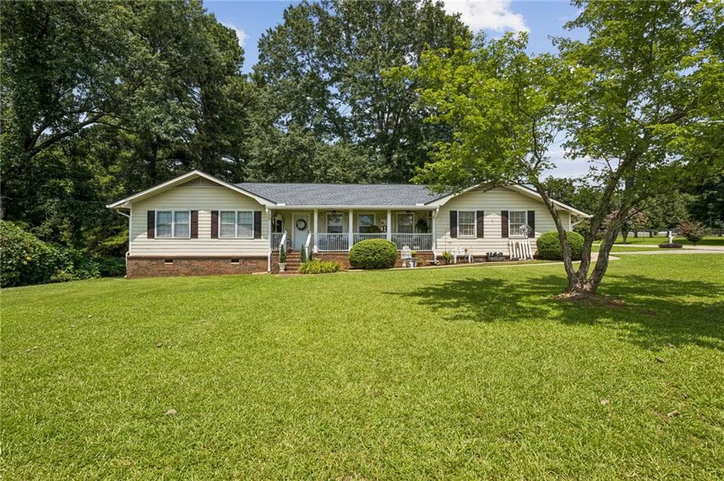 3 bedroom, 2 bathroom, 1,527 sq ft single family residence for sale at 4231 Hamilton Mill Road, Buford, GA 30519 — photo 4