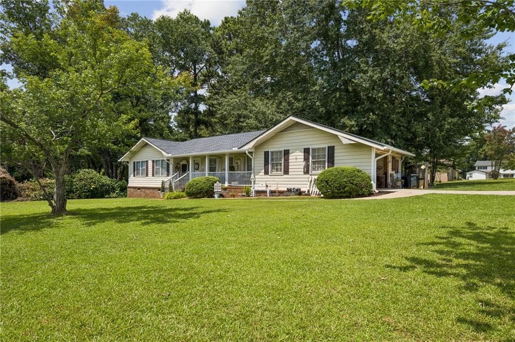 3 bedroom, 2 bathroom, 1,527 sq ft single family residence for sale at 4231 Hamilton Mill Road, Buford, GA 30519 — photo 5
