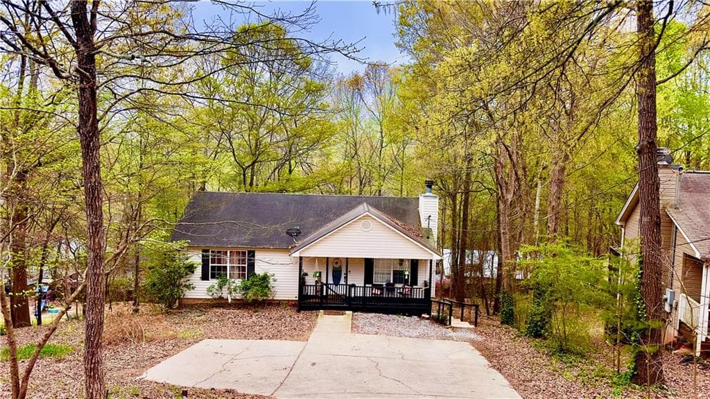3 bedroom, 2 bathroom, 1,000 sq ft single family residence for sale at 6600 Crystal Cove Trail, Gainesville, GA 30506