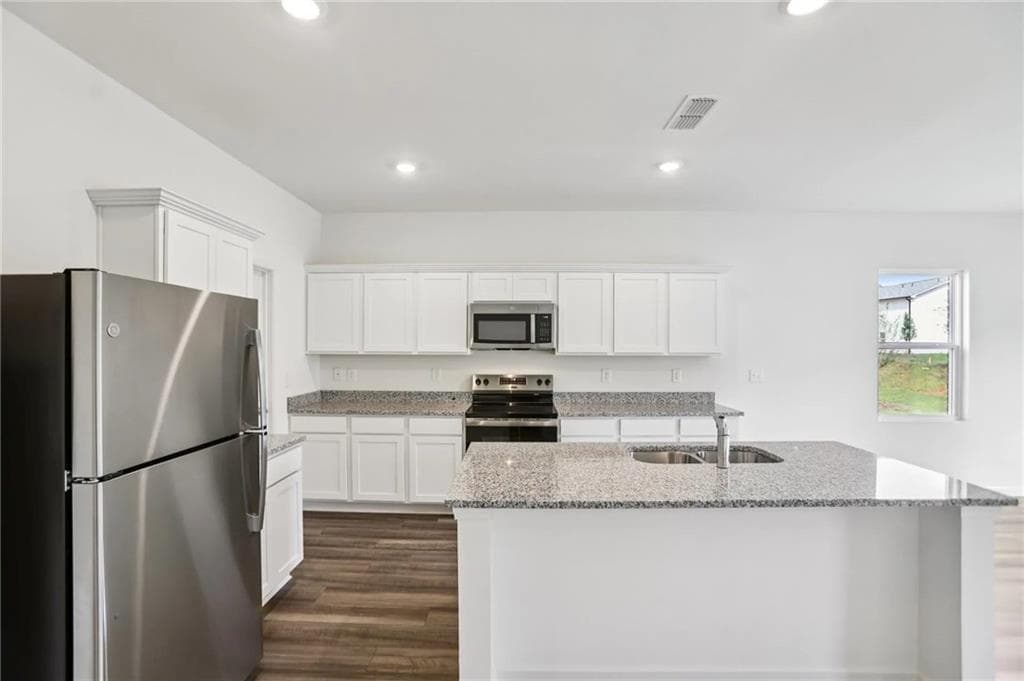4 bedroom, 3 bathroom, 2,279 sq ft single family residence under contract at 117 Maison Drive, Mcdonough, GA 30253 — photo 6