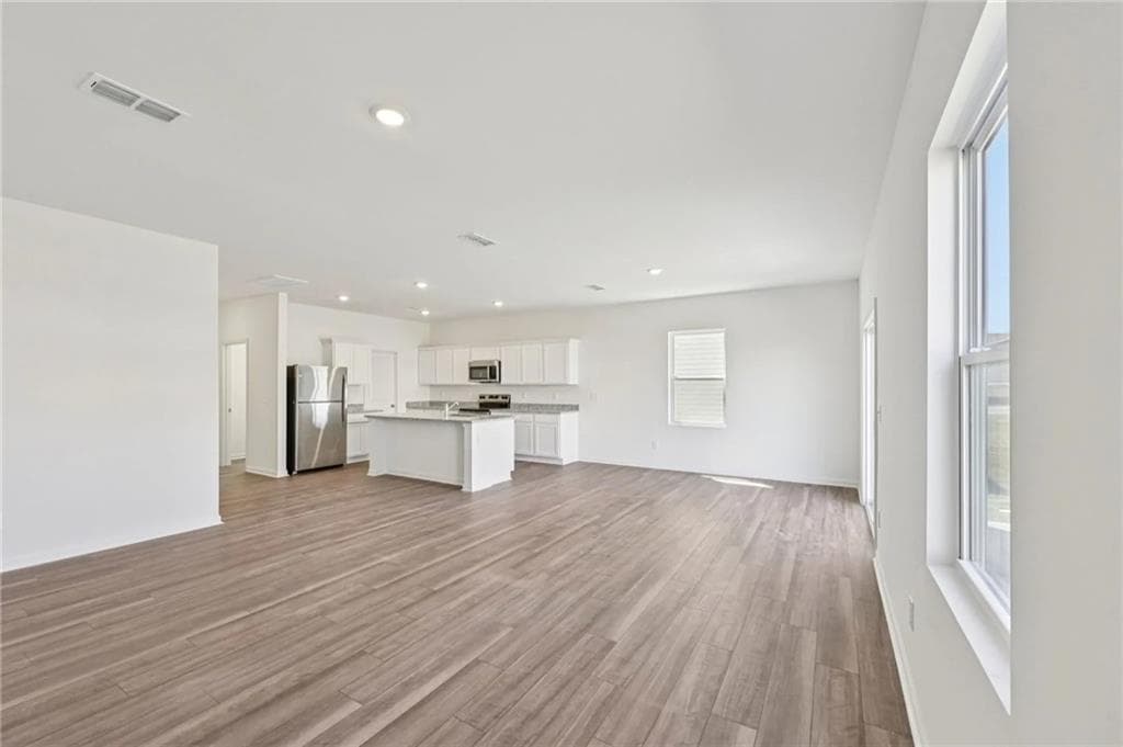 4 bedroom, 3 bathroom, 2,279 sq ft single family residence under contract at 117 Maison Drive, Mcdonough, GA 30253 — photo 8