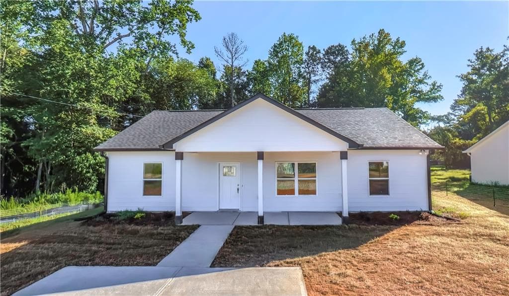 3 bedroom, 2 bathroom, 1,320 sq ft single family residence under contract at 195 Kennedy Estates Road, Carrollton, GA 30116