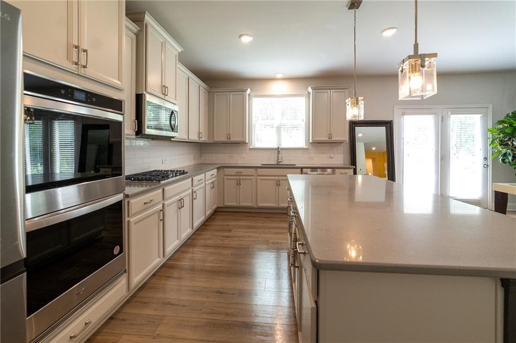 4 bedroom, 3 bathroom, 3,244 sq ft single family residence for sale at 4760 Holly Grape Drive, Atlanta, GA 30331 — photo 9