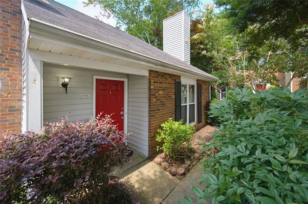 2 bedroom, 2 bathroom, 1,208 sq ft townhouse for sale at 3145 Cape Circle, Alpharetta, GA 30009 — photo 1 of 30