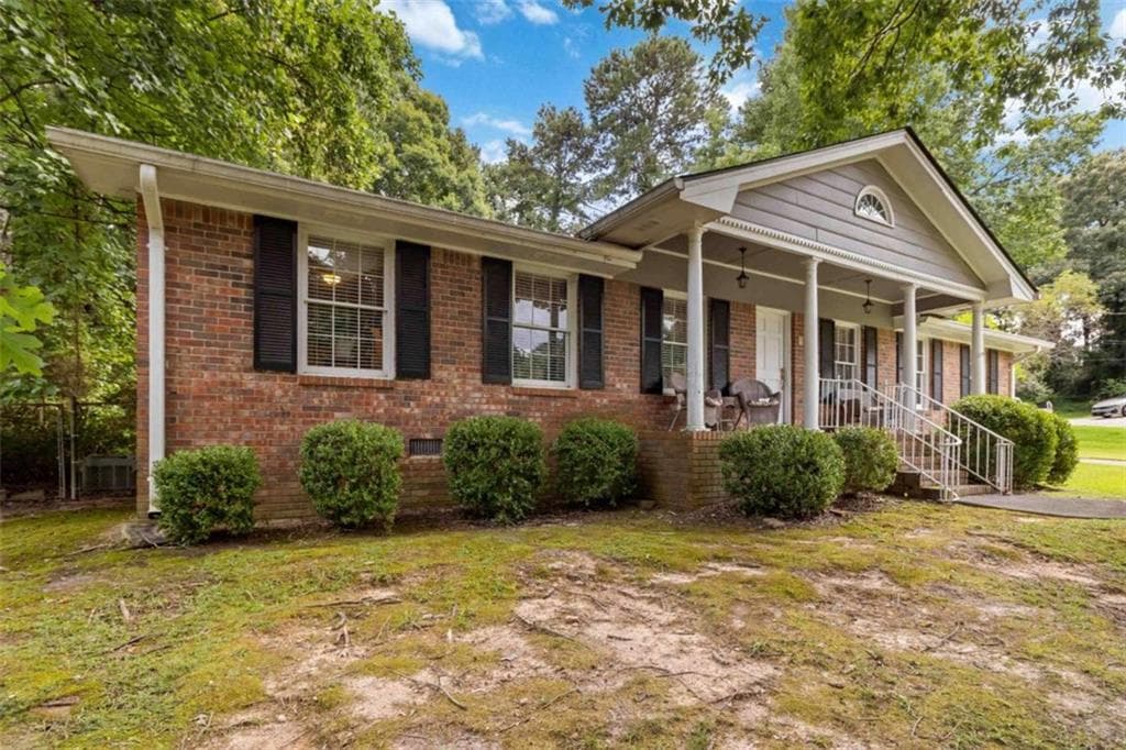 3 bedroom, 2 bathroom, 2,004 sq ft single family residence for sale at 2199 Vivid Court, Stone Mountain, GA 30087 — photo 4