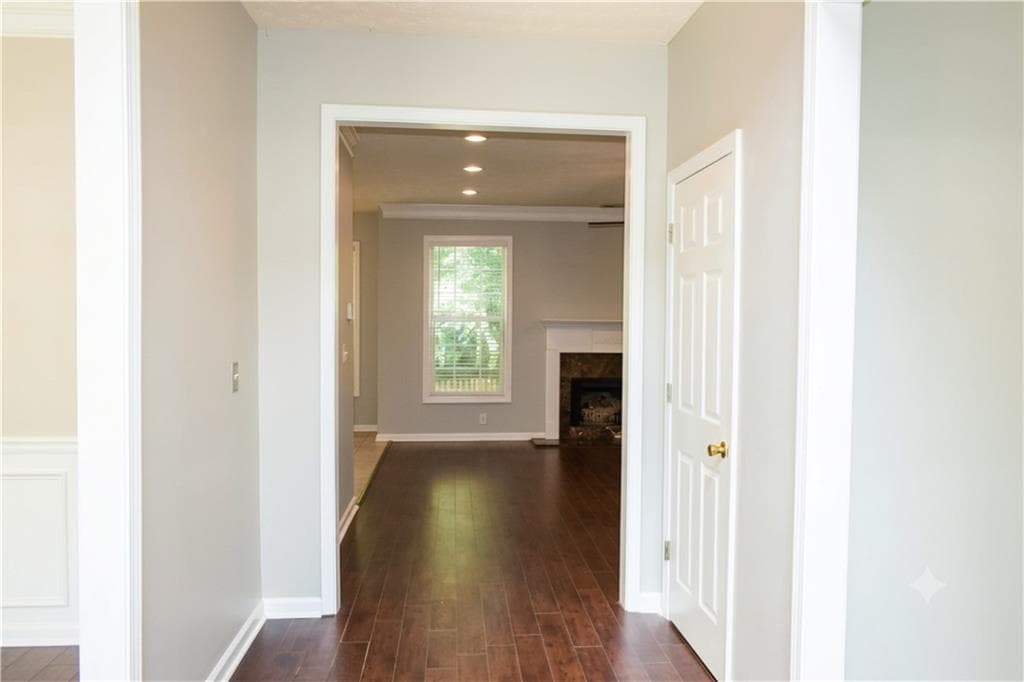 5 bedroom, 3 bathroom, 2,552 sq ft single family residence for sale at 3040 Goldmist Drive, Buford, GA 30519 — photo 2