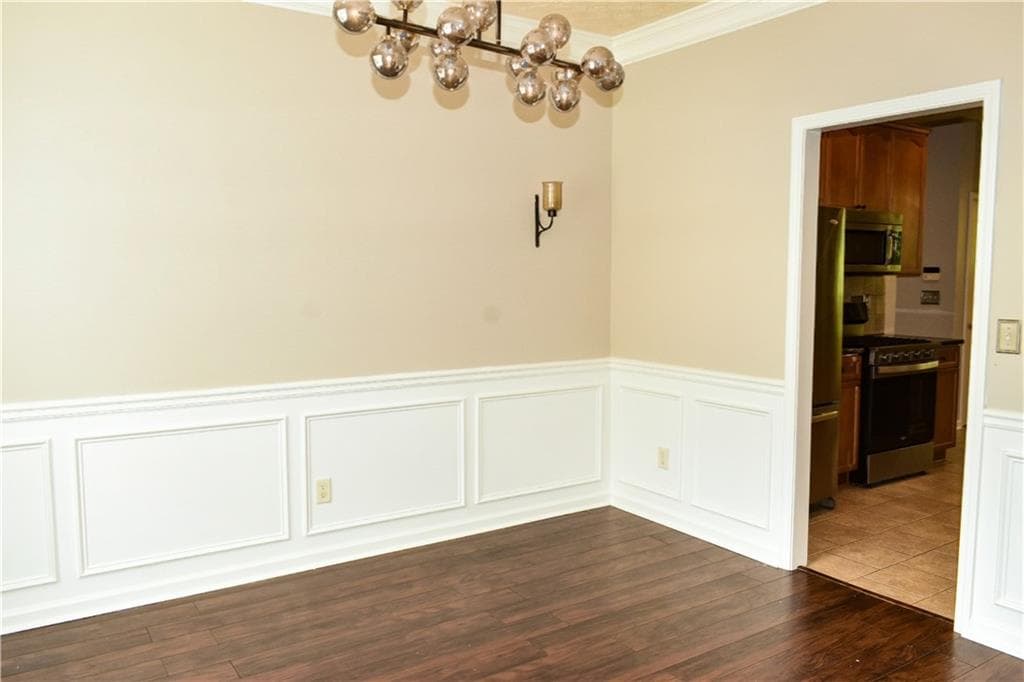 5 bedroom, 3 bathroom, 2,552 sq ft single family residence for sale at 3040 Goldmist Drive, Buford, GA 30519 — photo 5