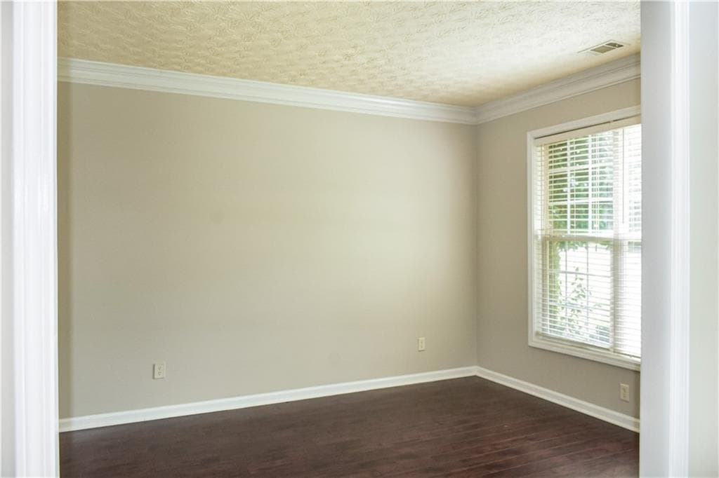 5 bedroom, 3 bathroom, 2,552 sq ft single family residence for sale at 3040 Goldmist Drive, Buford, GA 30519 — photo 6