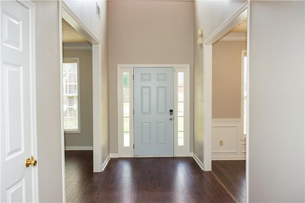 5 bedroom, 3 bathroom, 2,552 sq ft single family residence for sale at 3040 Goldmist Drive, Buford, GA 30519 — photo 7