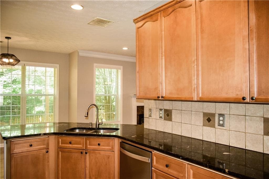 5 bedroom, 3 bathroom, 2,552 sq ft single family residence for sale at 3040 Goldmist Drive, Buford, GA 30519 — photo 8