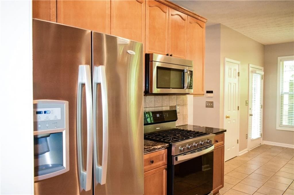 5 bedroom, 3 bathroom, 2,552 sq ft single family residence for sale at 3040 Goldmist Drive, Buford, GA 30519 — photo 9