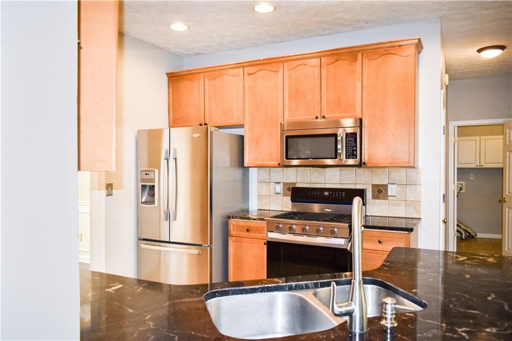 5 bedroom, 3 bathroom, 2,552 sq ft single family residence for sale at 3040 Goldmist Drive, Buford, GA 30519 — photo 10