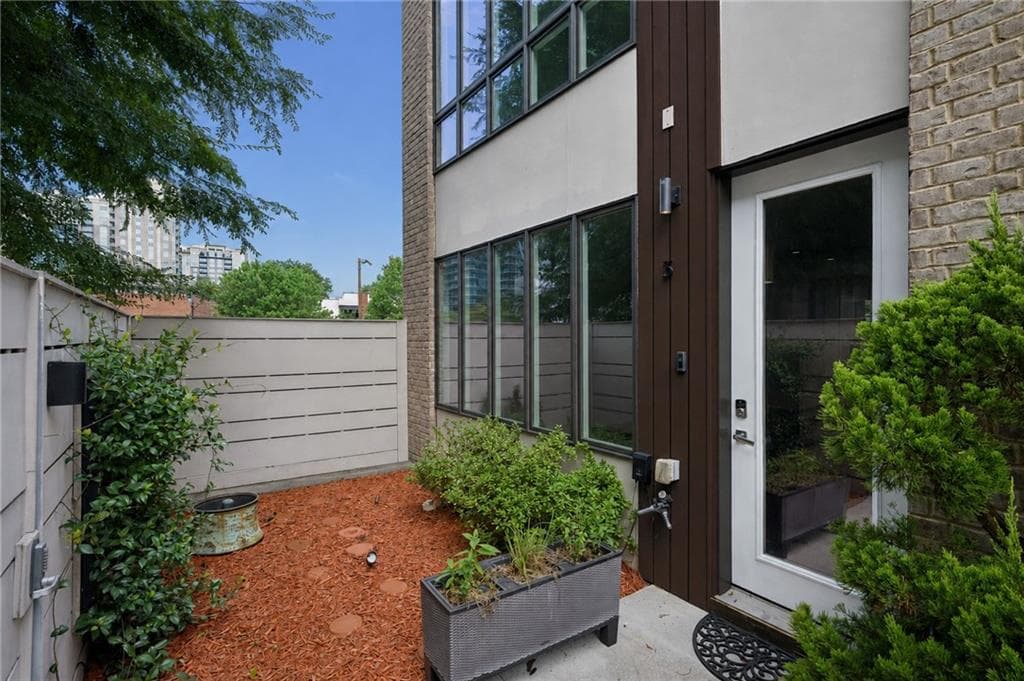 3 bedroom, 4 bathroom, 2,625 sq ft townhouse under contract at 975 Piedmont Avenue 3, Atlanta, GA 30309 — photo 6