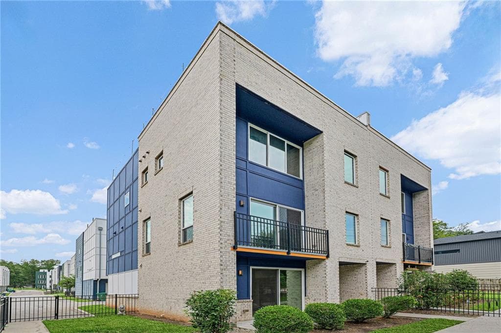 4 bedroom, 5 bathroom, 1,634 sq ft townhouse for sale at 1585 Rock Dam Drive, Atlanta, GA 30317